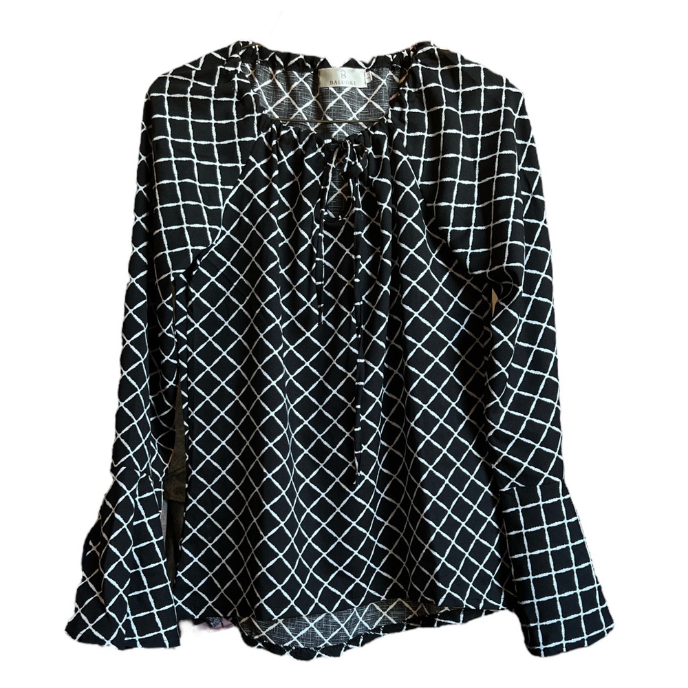 Baluoke EUC black and white patterned pullover blouse.  Size large